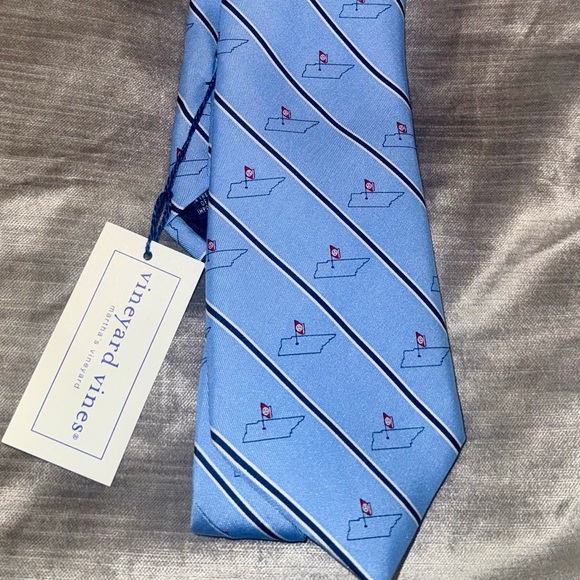 Vineyard Vines TN Custom Golf Club blue red flag Silk Neck Tie ⛳️ 2025 NWT - Picture 8 of 8